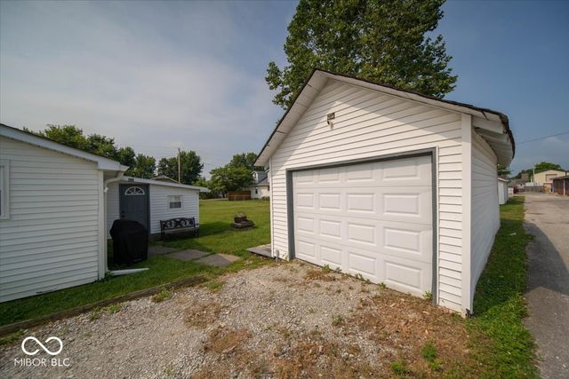 50 S Front Street, Whiteland, IN 46184