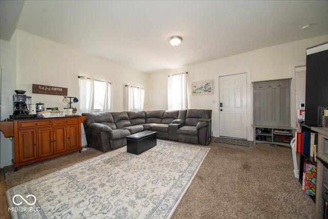 50 S Front Street, Whiteland, IN 46184