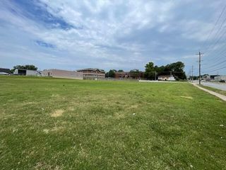 835 North Campbell Avenue, Springfield, MO 65802