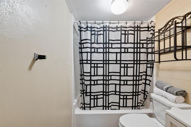 1012 12th Street UP, Dickinson, TX 77539