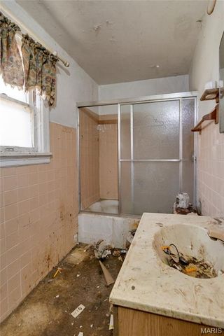 9739 McDowell Place, St Louis, MO 63114