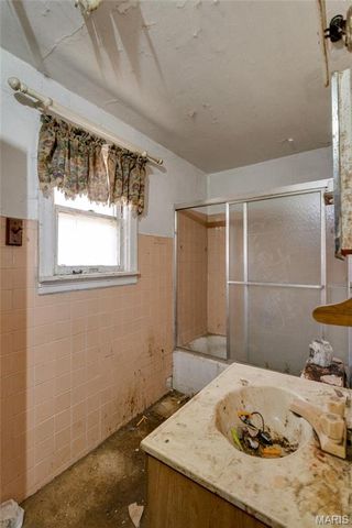 9739 McDowell Place, St Louis, MO 63114