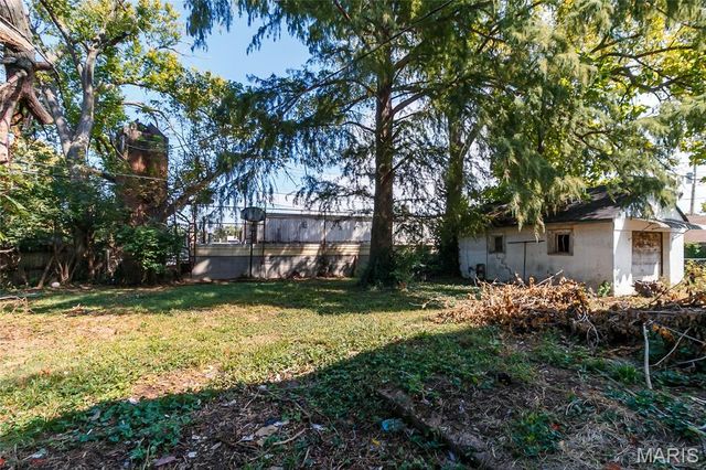 9739 McDowell Place, St Louis, MO 63114