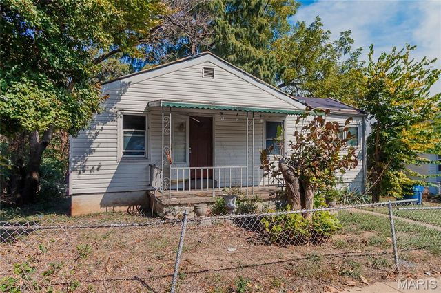 9739 McDowell Place, St Louis, MO 63114