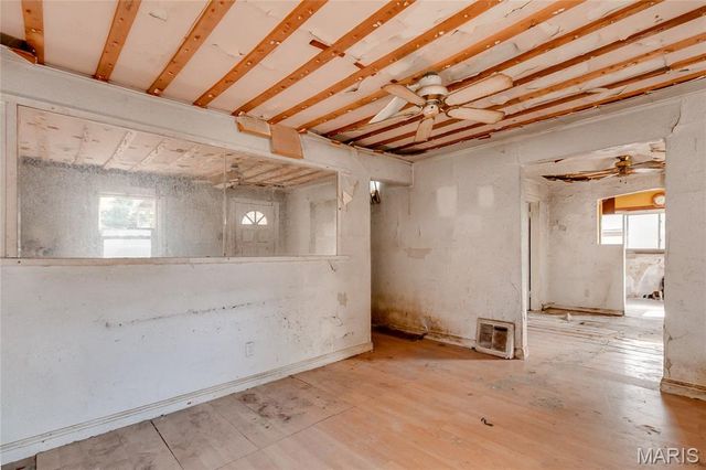 9739 McDowell Place, St Louis, MO 63114