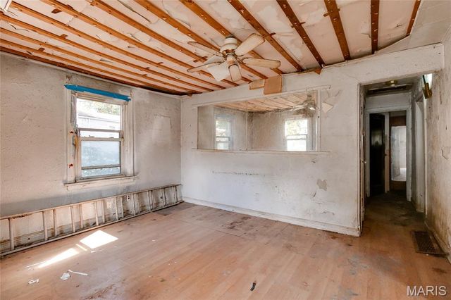 9739 McDowell Place, St Louis, MO 63114