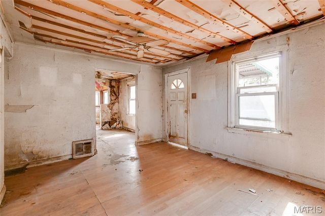 9739 McDowell Place, St Louis, MO 63114