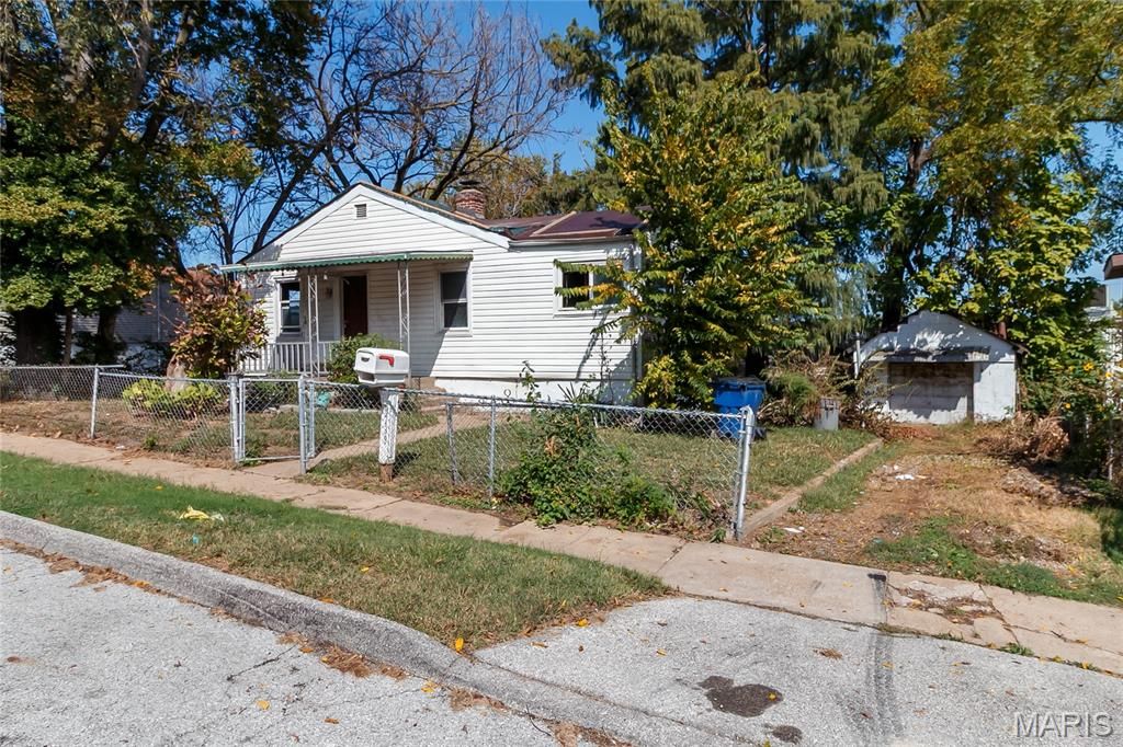 9739 McDowell Place, St Louis, MO 63114