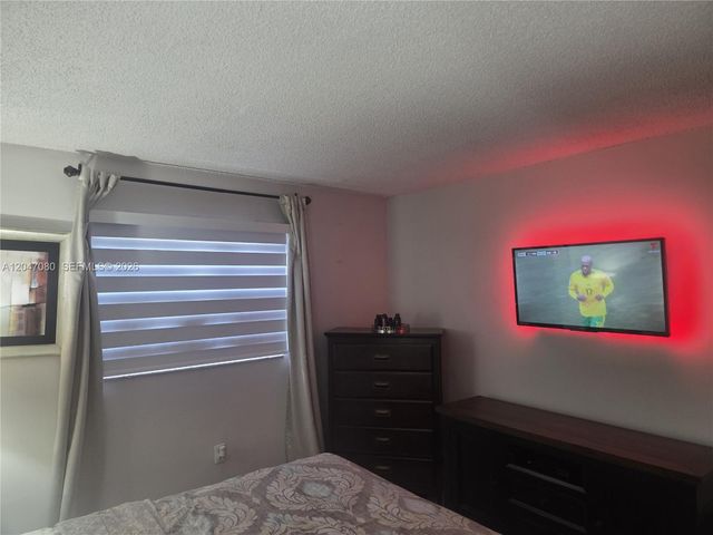 4265 NW South Tamiami Canal Dr 1-208, Miami, FL 33126