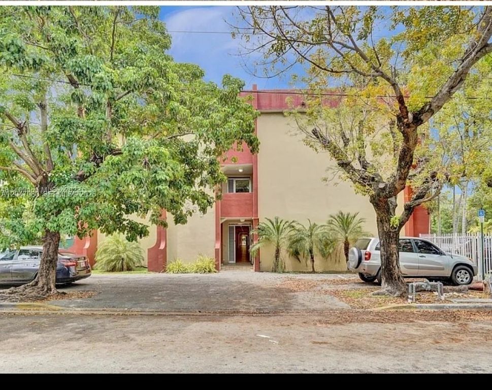 4265 NW South Tamiami Canal Dr 1-208, Miami, FL 33126