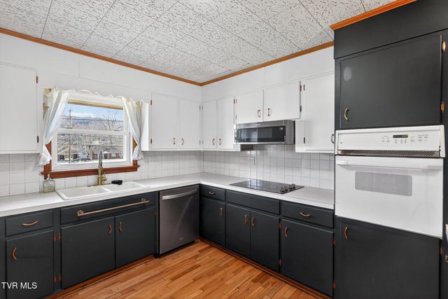 42 Hurt Avenue, Lebanon, VA 24266