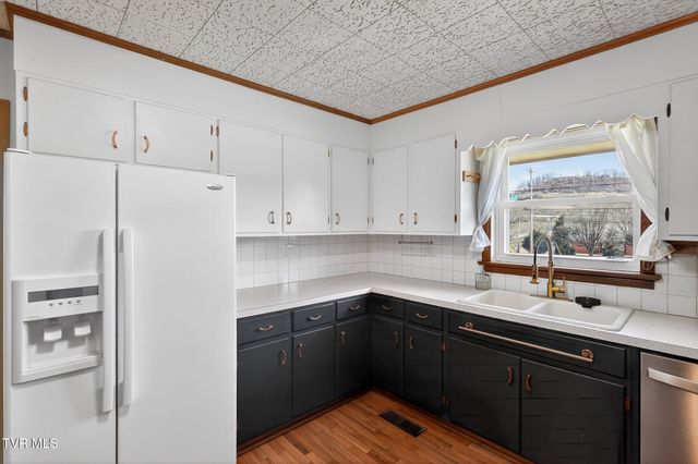 42 Hurt Avenue, Lebanon, VA 24266