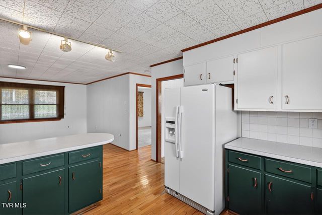 42 Hurt Avenue, Lebanon, VA 24266