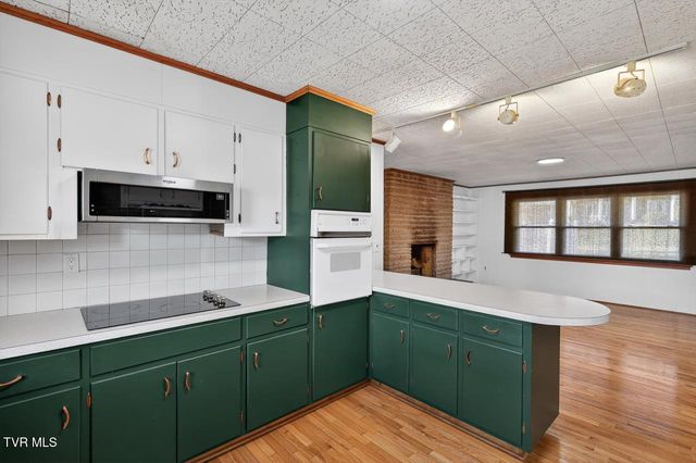 42 Hurt Avenue, Lebanon, VA 24266