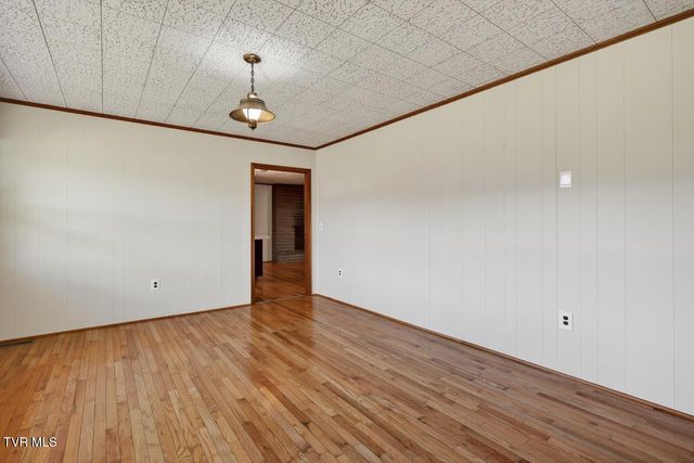 42 Hurt Avenue, Lebanon, VA 24266