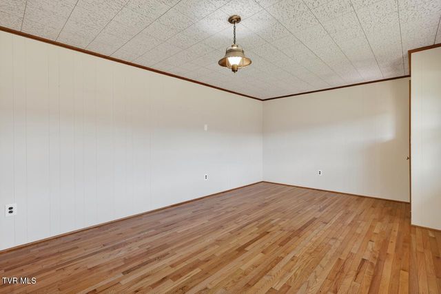 42 Hurt Avenue, Lebanon, VA 24266