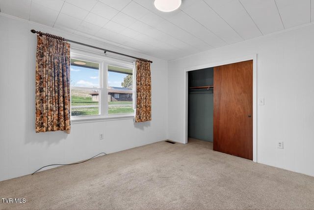 42 Hurt Avenue, Lebanon, VA 24266