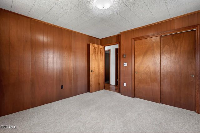 42 Hurt Avenue, Lebanon, VA 24266