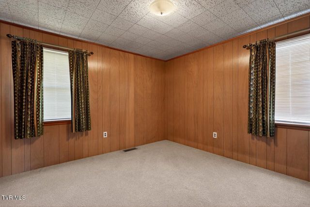 42 Hurt Avenue, Lebanon, VA 24266