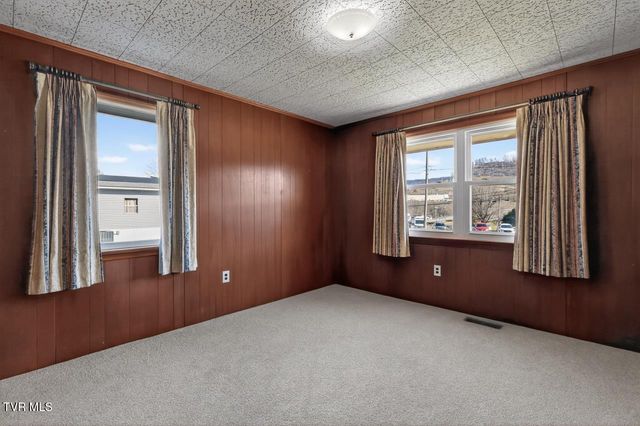 42 Hurt Avenue, Lebanon, VA 24266