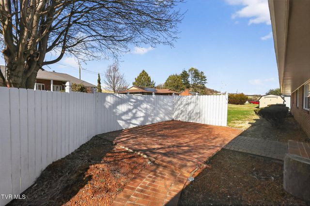 42 Hurt Avenue, Lebanon, VA 24266