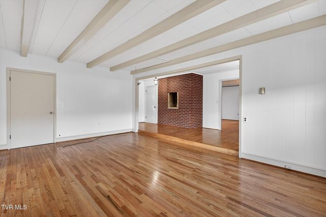 42 Hurt Avenue, Lebanon, VA 24266