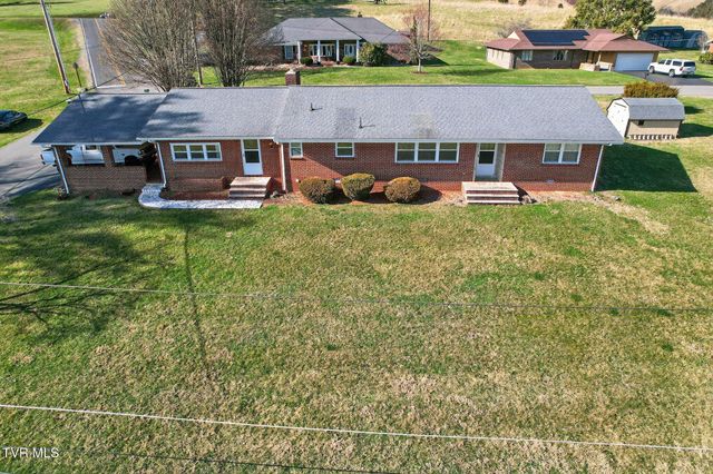 42 Hurt Avenue, Lebanon, VA 24266