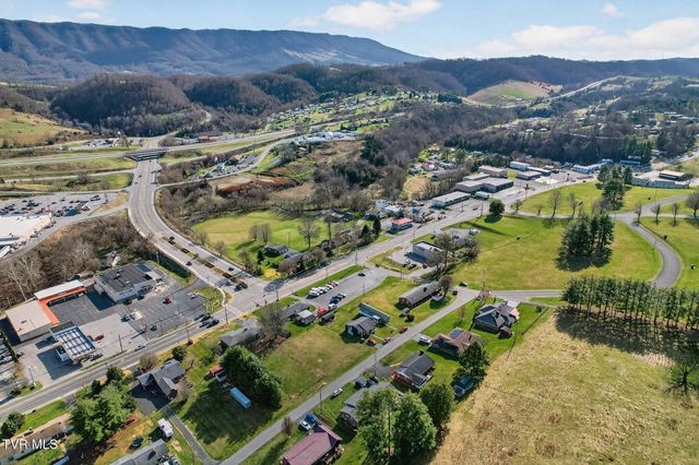 42 Hurt Avenue, Lebanon, VA 24266