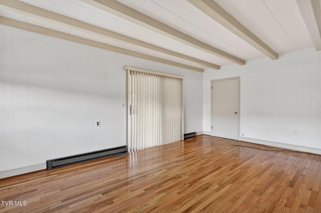 42 Hurt Avenue, Lebanon, VA 24266