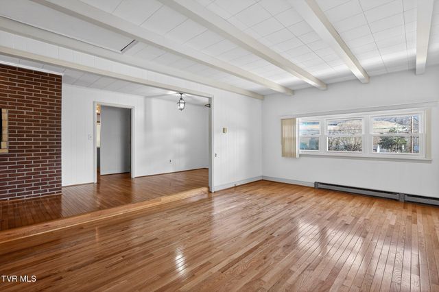 42 Hurt Avenue, Lebanon, VA 24266