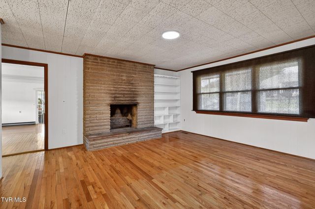 42 Hurt Avenue, Lebanon, VA 24266