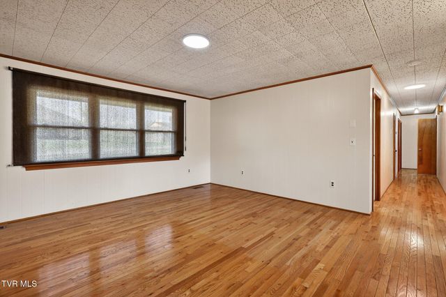 42 Hurt Avenue, Lebanon, VA 24266