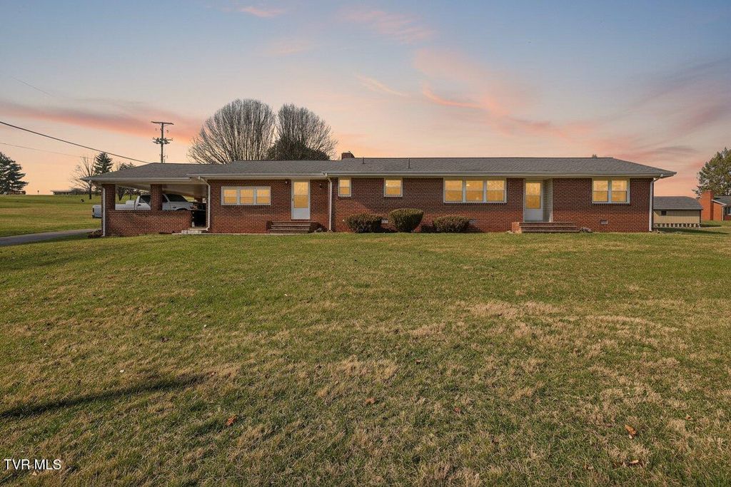 42 Hurt Avenue, Lebanon, VA 24266