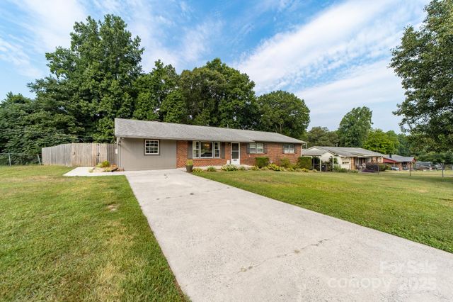 2509 Woodbridge Drive, Gastonia, NC 28056