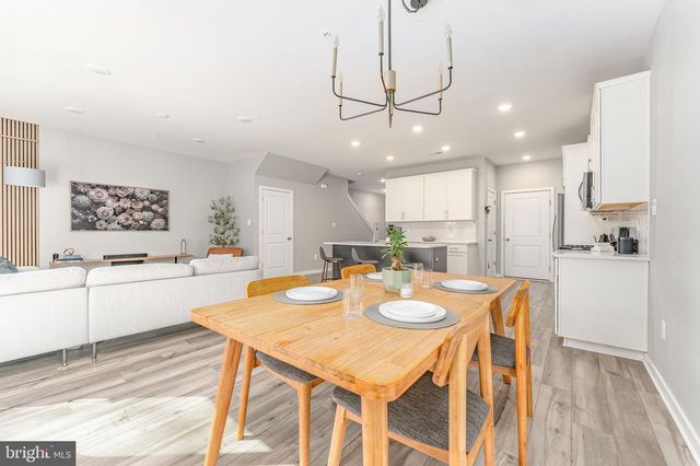 7 FOUR LEAF DR, Downingtown, PA 19335