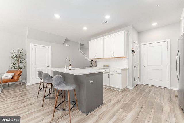 7 FOUR LEAF DR, Downingtown, PA 19335