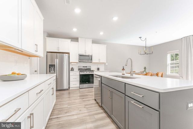 7 FOUR LEAF DR, Downingtown, PA 19335