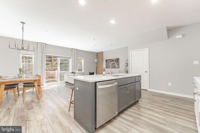 7 FOUR LEAF DR, Downingtown, PA 19335