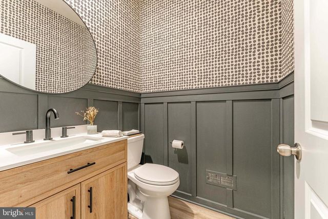 7 FOUR LEAF DR, Downingtown, PA 19335