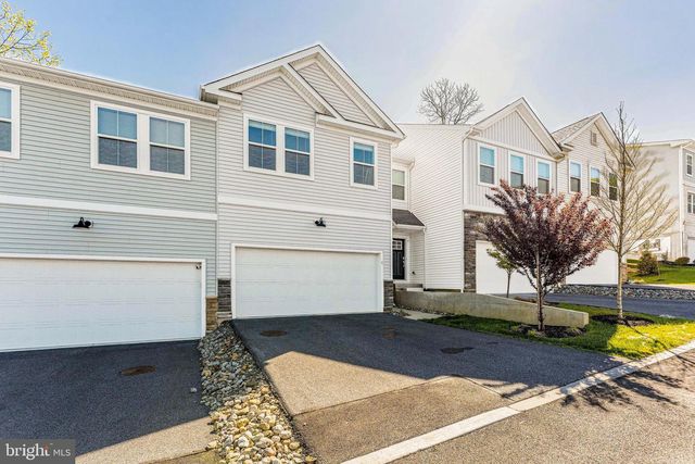 7 FOUR LEAF DR, Downingtown, PA 19335
