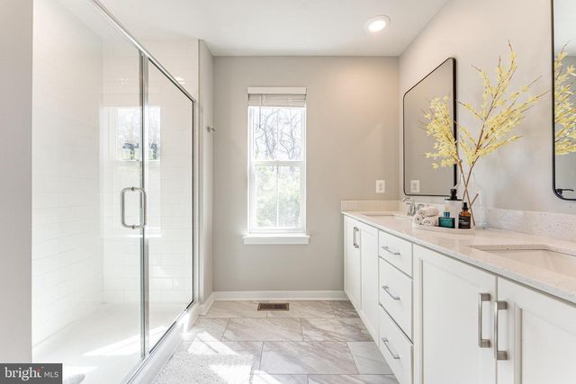 7 FOUR LEAF DR, Downingtown, PA 19335