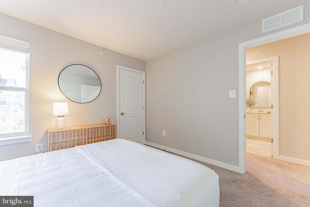 7 FOUR LEAF DR, Downingtown, PA 19335