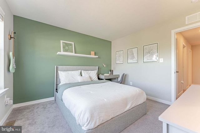 7 FOUR LEAF DR, Downingtown, PA 19335