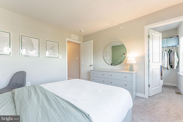 7 FOUR LEAF DR, Downingtown, PA 19335