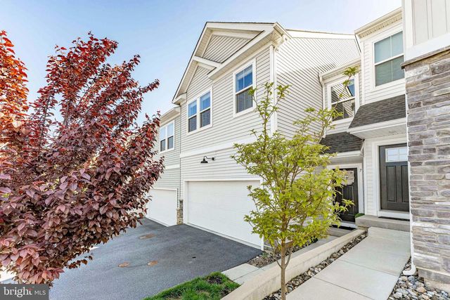 7 FOUR LEAF DR, Downingtown, PA 19335