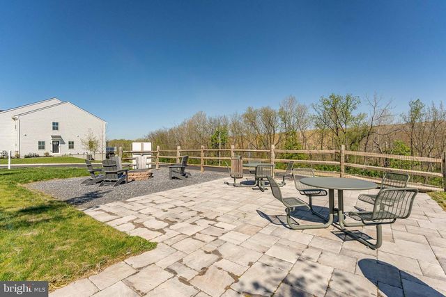 7 FOUR LEAF DR, Downingtown, PA 19335