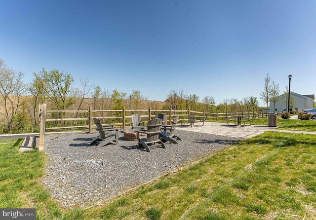 7 FOUR LEAF DR, Downingtown, PA 19335