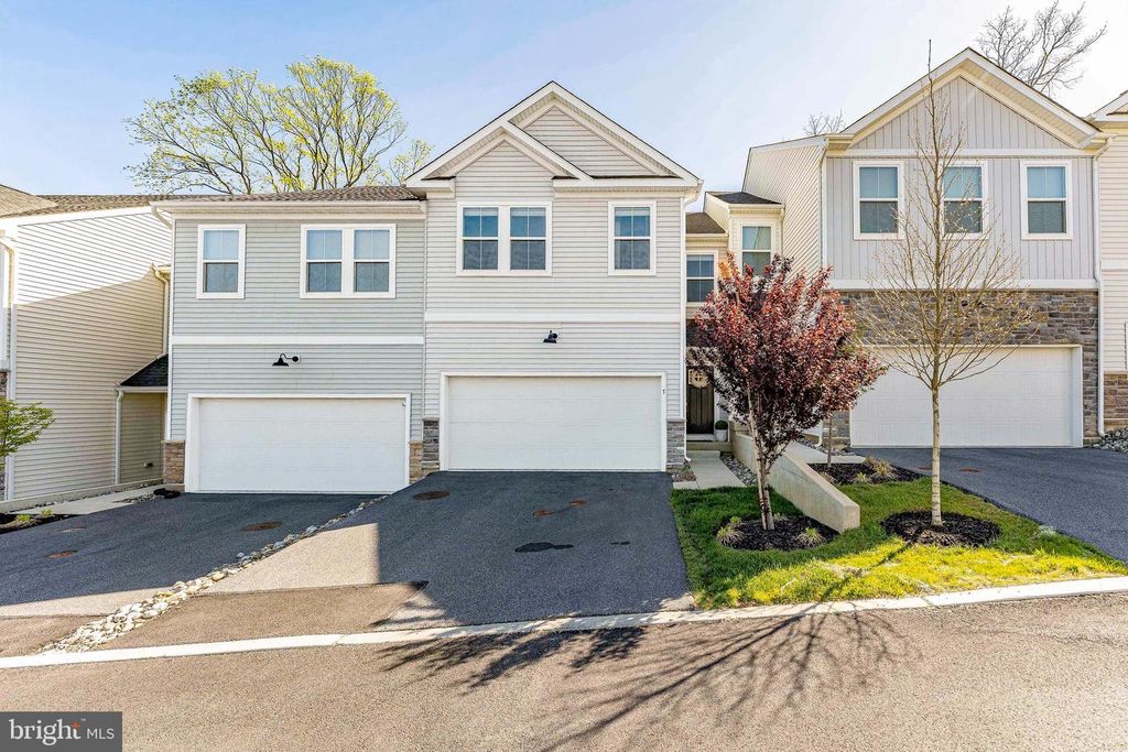 7 FOUR LEAF DR, Downingtown, PA 19335