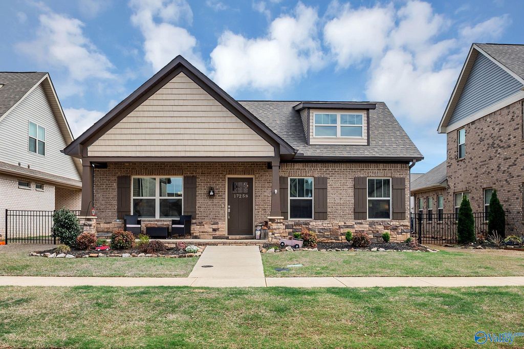 17258 Brooklawn Street, Athens, AL 35611