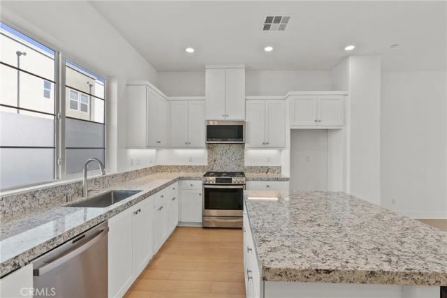 27068 Deer Way, Valencia, CA 91381